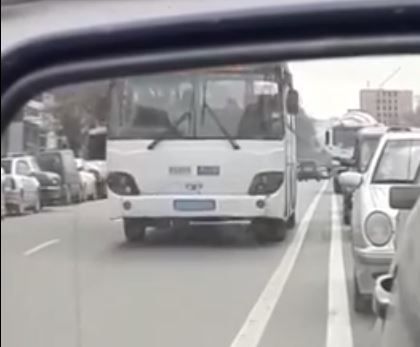 Daha bir avtobus sürücüsü işdən qovuldu - VİDEO
