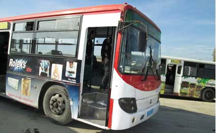 Bakıda marşrut avtobusu minik maşını ilə toqquşdu