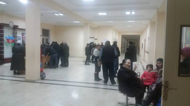 Sürüşmə zonasından köçürülən ailələr 49 saylı məktəbə yerləşdirildi - FOTO