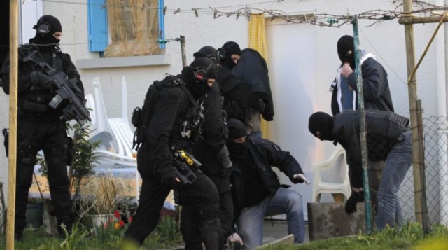Polis əməliyyat keçirdi: 60 nəfər TUTULDU