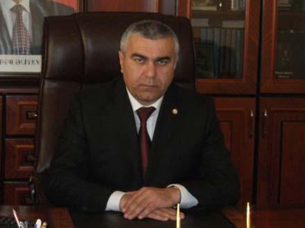 İcra başçısı tanınmış vəkildən Vəkillər Kollegiyasına şikayət etdi   