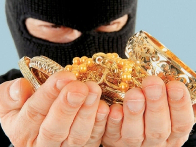 Bakıda mənzildən 10 min dollarlıq QIZIL OĞURLANIB