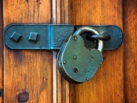 Gürcüstanda bir ailənin 8 övladı cəmiyyətdən təcrid olunmuş şəraitdə yaşayır