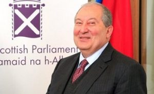 Ermənistan prezidentilyinə namizəd Moskvanın razılığını almağa gedir