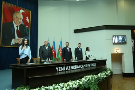 Elmar Vəliyev gənclərin problemlərini dinlədi 