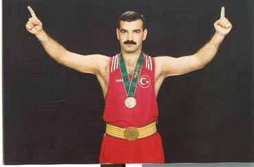 Türkiyəyə boksda ilk olimpiya gümüşü qazandıran azərbaycanlı kimdir?   