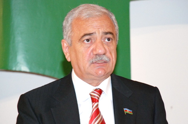 Səttar Möhbalıyev yenidən Həmkarlar Konfederasiyasına sədr seçildi