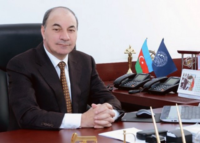Əvəz Ələkbərov mükafat aldı - FOTO