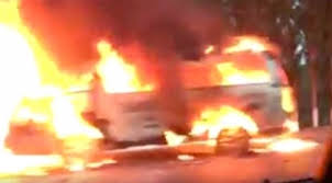 Sərnişin avtobusu yandı
