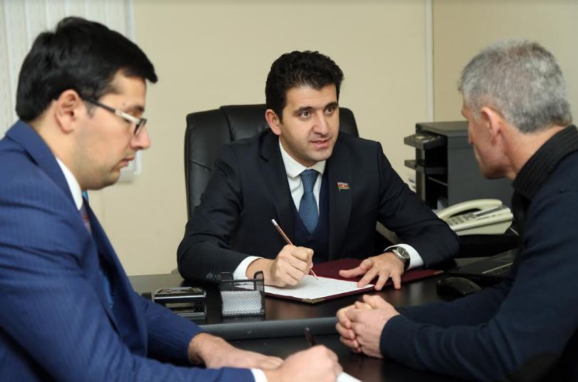 Naqif Həmzəyev seçiciləri qəbul edib - FOTO