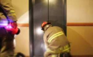 Bakıda liftdə köməksiz qalmış 3 nəfər xilas edilib