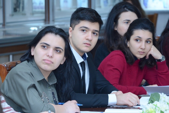 UNEC-də vergiyə aid təlim kursları keçirilir
