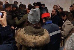 Sərxoş gənc metroda yıxılaraq xəsarət aldı 