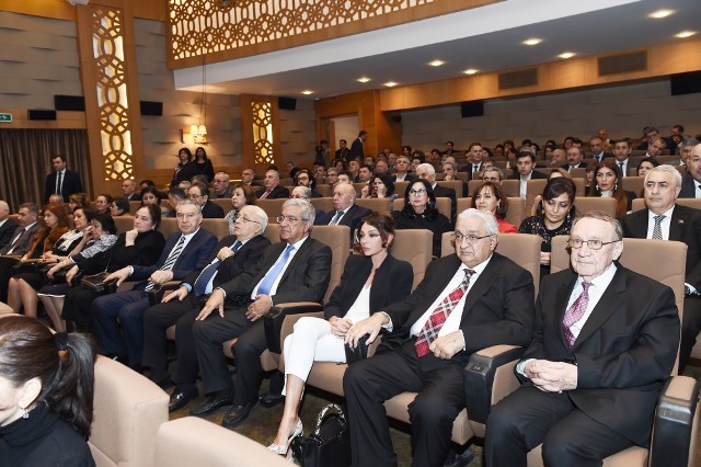 Mehriban Əliyeva &ldquo;Bir ailə&rdquo; filminin təqdimatında - Fotolar