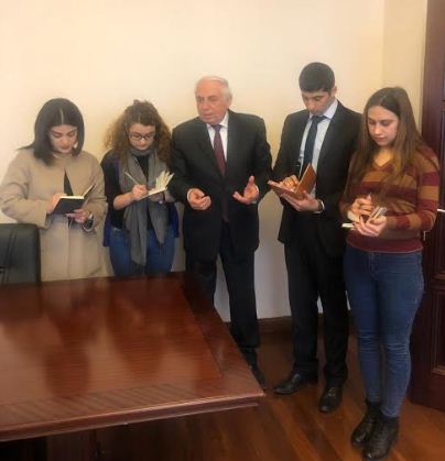 Deputat tələbələrlə görüşdü