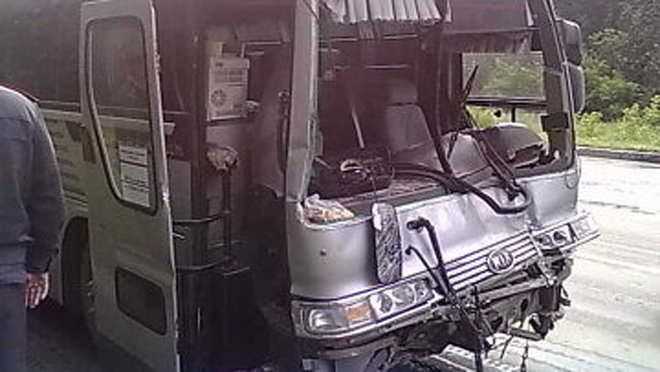 Avtobus taksi ilə toqquşdu, 9 nəfər öldü