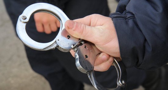 Polis şantajçı dəstəni saxladı   