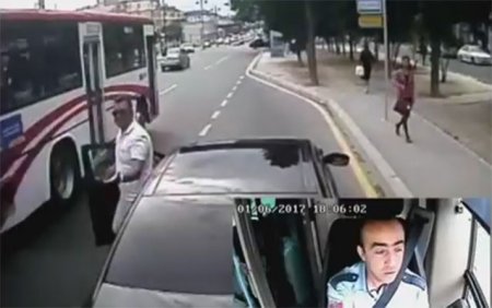 Yolu kəsdi, həm də sürücünü təhqir etdi - VİDEO