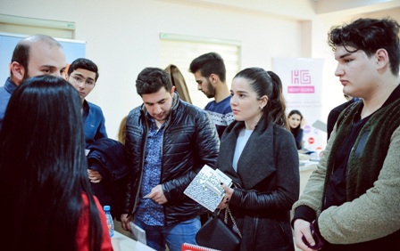 Bakcell şirkəti daha bir universitetdə əmək yarmarkasına qatılıb