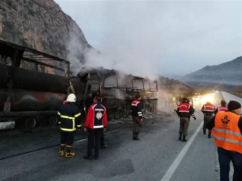 Türkiyədə avtobus yük maşınına çırpılıb - ölənlər 13-ə çatdı - YENİLƏNİB