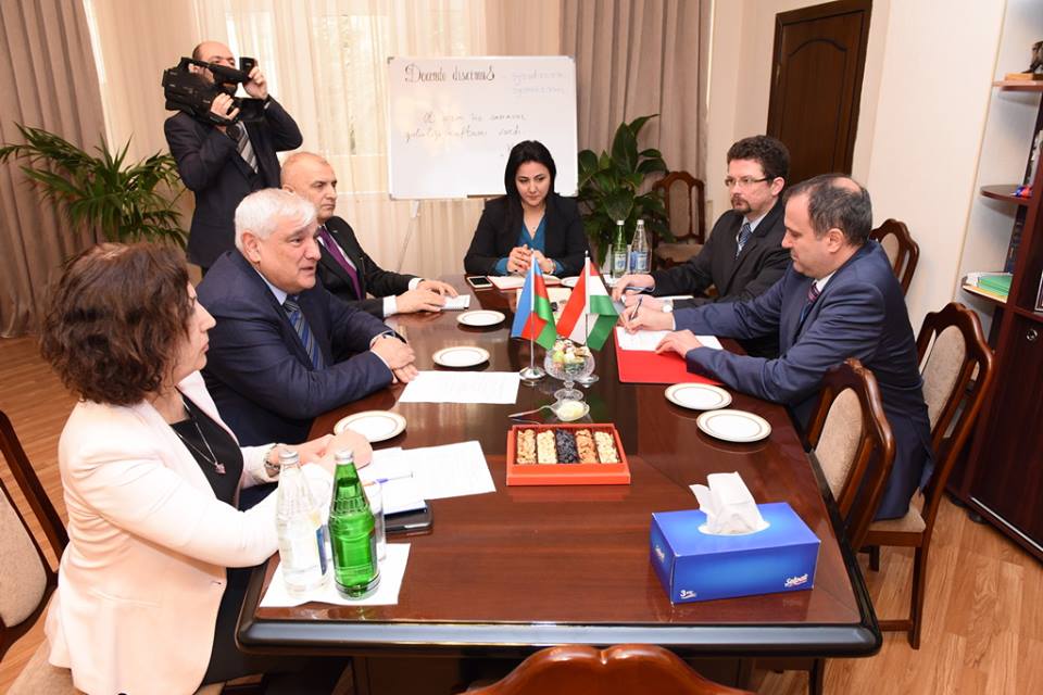 Kamal Abdulla Macarıstan səfiri ilə görüşüb