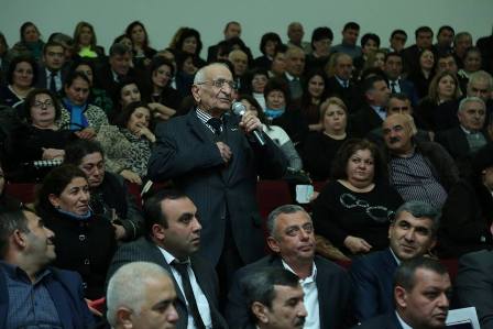 Onlar Elmar Vəliyevdən razı qaldılar
