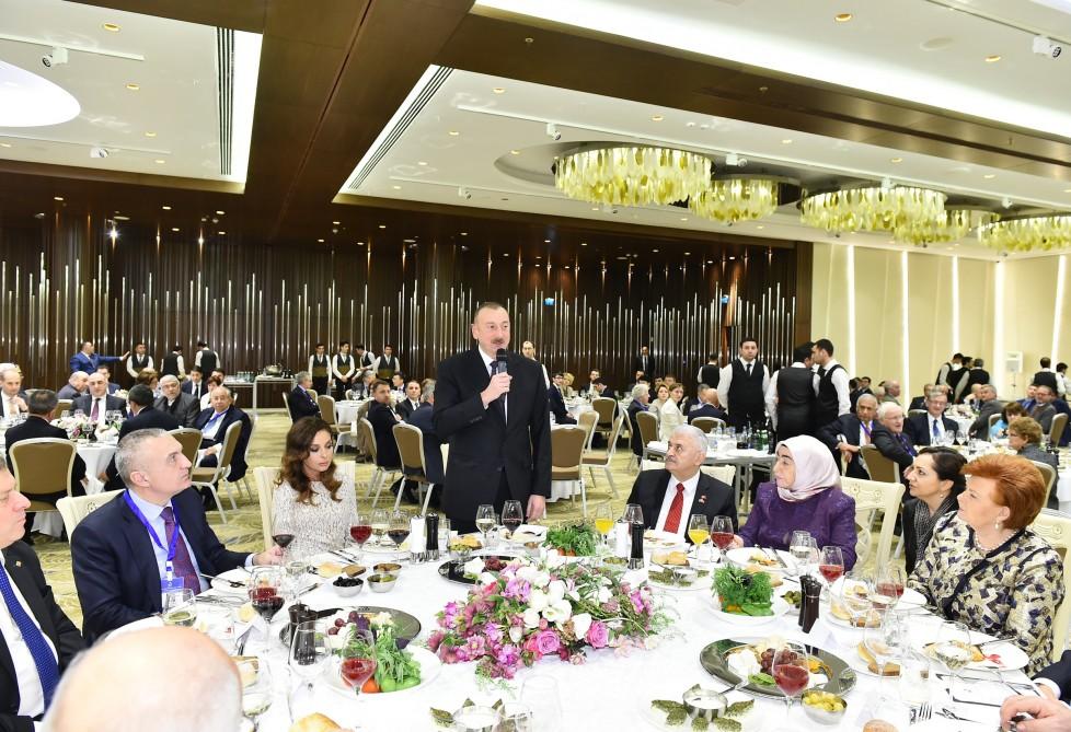 Prezident  və birinci xanım VI Qlobal Bakı Forumu iştirakçılarının şərəfinə verilən  ziyafətdə - FOTOLAR