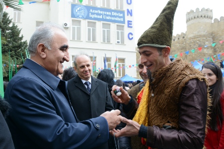 UNEC-də Novruz şənliyi - müəllimlərlə tələbələr yarışdı