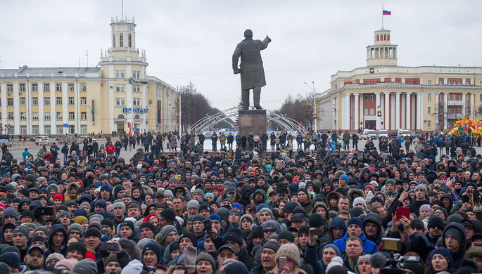 Kemerovo sakinləri hökumətin istefasını tələb edir
