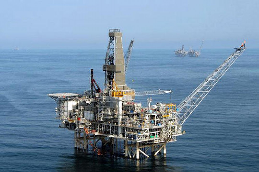 SOCAR 1000 işçisini dənizdən sahilə ÇIXARIR 