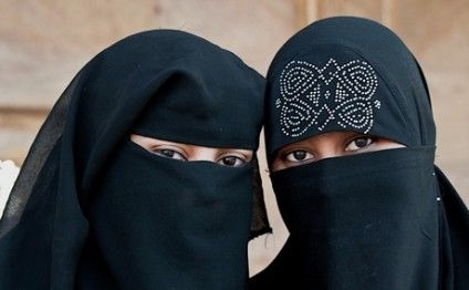 Bu &ouml;lkə uşaq bağ&ccedil;alarında hicabı qadağan etməyə hazırlaşır