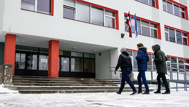 Latviya məktəblərində rus dilinə QADAĞA
