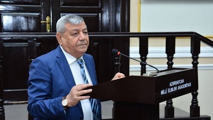 Jurnalistləri təhqir edən direktorla bağlı AMEA-da iclas &ccedil;ağırıldı