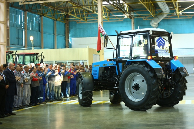 Gəncə Avtomobil Zavodunda 10.000-ci traktor konveyrden çıxıb