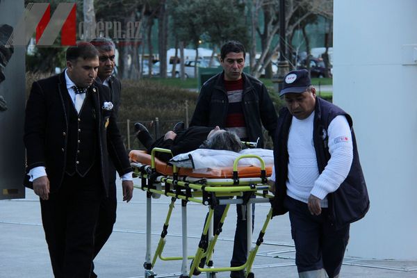 Aprel şəhidinin “qonaq olduğu” təqdimatda anasının halı pisləşdi