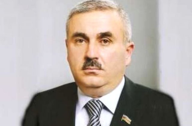Ağır ürək əməliyyatı keçirən deputat iclasa gəldi