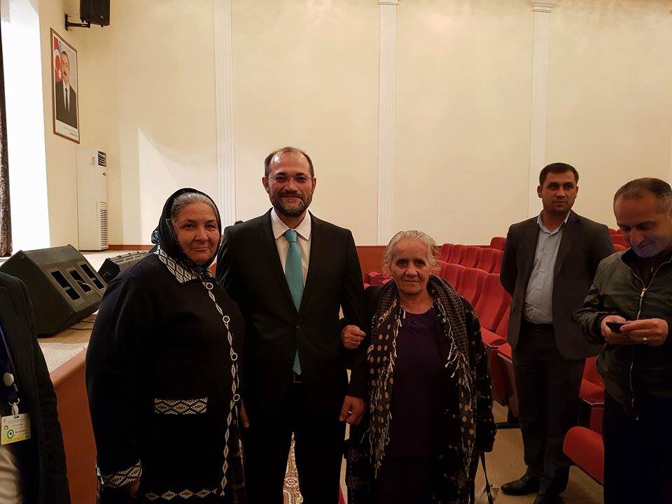 Razi Nurullayev Şamaxıda seçicilərlə görüşdü: “Hər birinizin dostu olmağa hazıram” - FOTOLAR