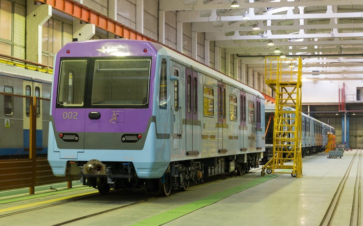 Rusiyadan alınan metro qatarı Bakıya gətirildi  &nbsp;