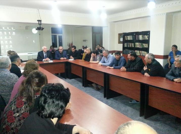Hadi Rəcəbli fiziki qüsurlu insanlarla görüşdü
