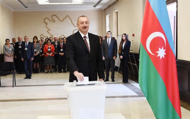 İlham Əliyev və ailə üzvləri səs verdilər