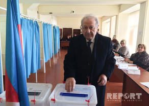 Ayaz Mütəllibov prezident seçkilərinə gəldi