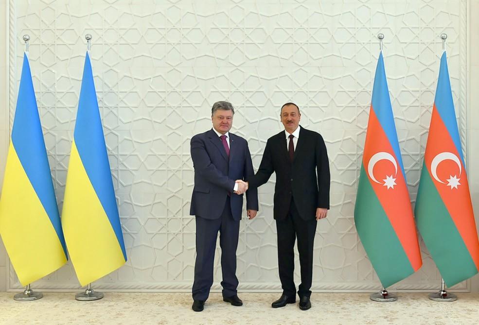 Poroşenko da İlham Əliyevi təbrik etdi 