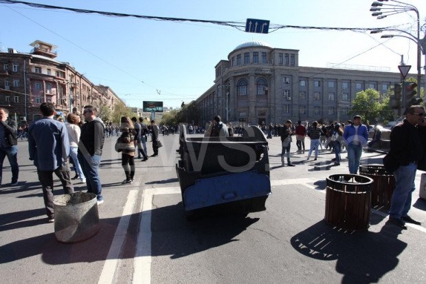 Ermənistanda Sarkisyana qarşı AKSİYALAR - Yerevanın mərkəzi küçələri bağlandı