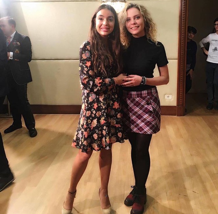 Leyla Əliyeva “İlin gənc aktrisası” ilə şəklini paylaşdı