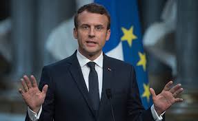 Fransa prezidenti hicablı qadınları müdafiə etdi