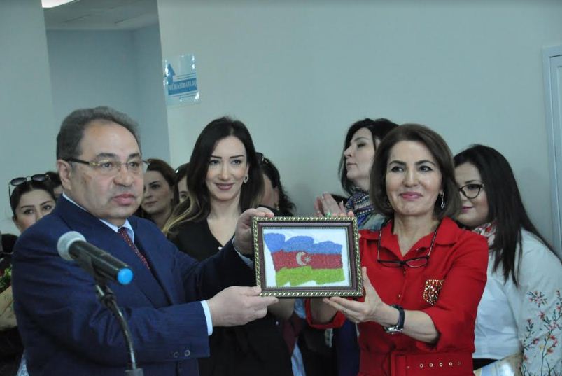 “Kaspi” ilə “Gənc istedadlar” liseyi şagirdlərinin sərgisi açılıb