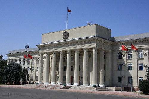 Qırğızıstan Parlamenti hökumətə etimadsızlıq GÖSTƏRDİ 
