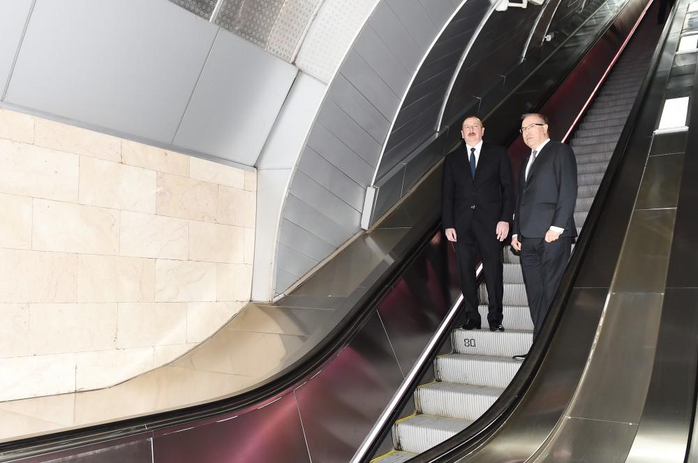 İlham Əliyev yeni metro qatarlarına baxdı - FOTOLAR