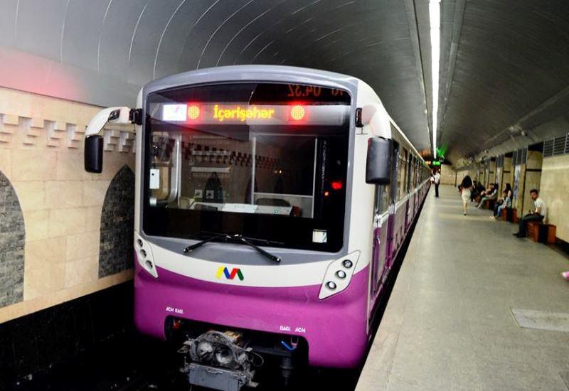 Metroda intihar edən qadının kimliyi məlum olub 