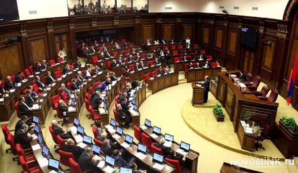 Ermənistan parlamenti təcili iclas çağırdı 